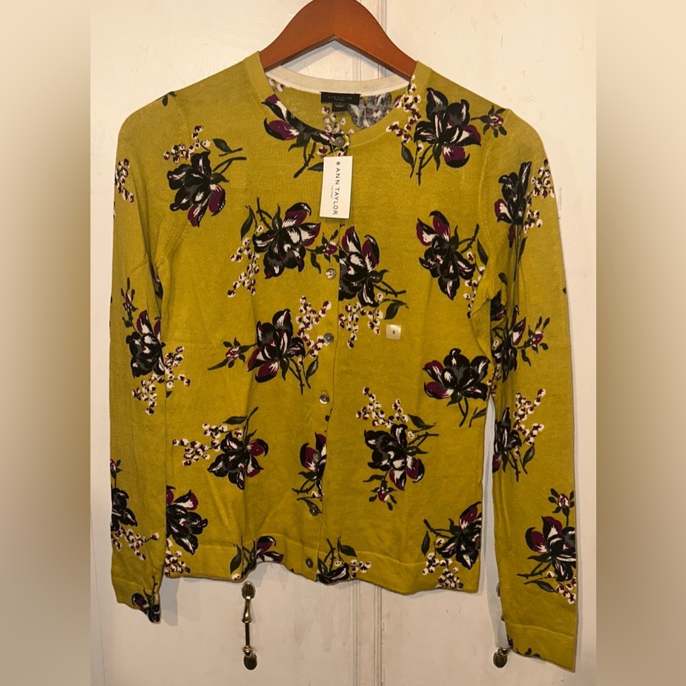 Ann taylor women's cardigan floral design small NWT